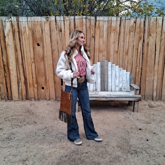 Women's Crossbody Cow Hide Purse - Picture 6 of 6